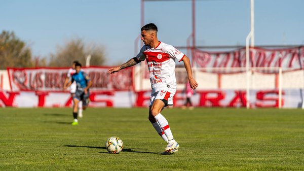 How to Style a Tailored Jumpsuit with a Statement Belt for a Chic Professional Look?